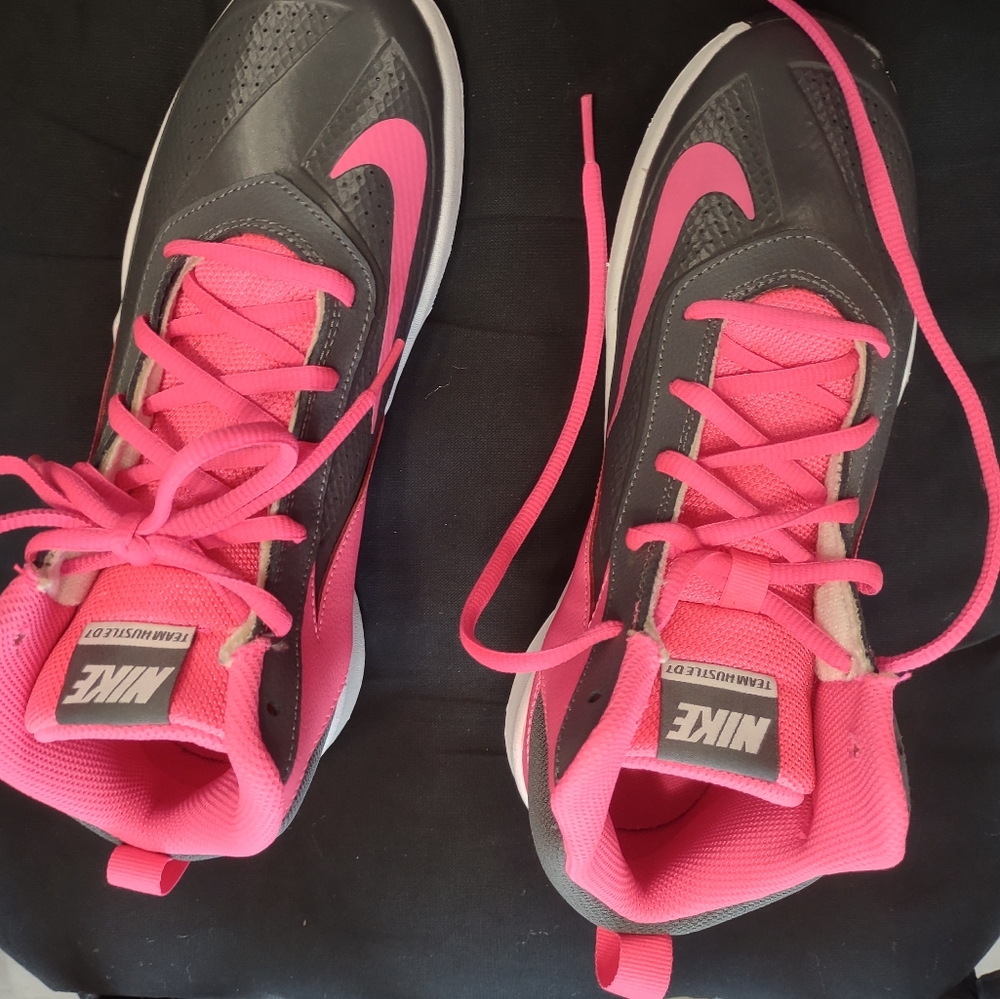 Nike - Picture 12 of 16